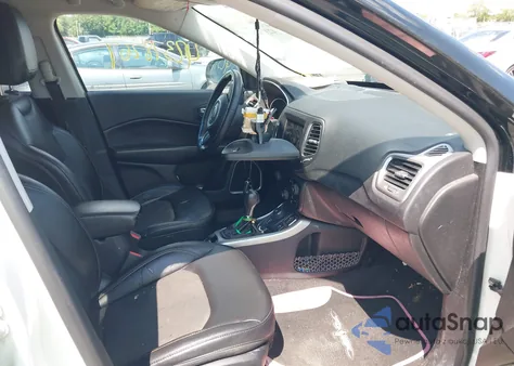 2018 Jeep Compass Latitude из США, поврежденный, VIN 3C4NJDBB2JT328209